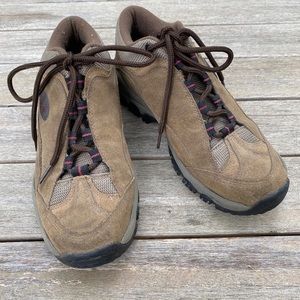 Hi Tec Mid rise hiking shoes size 8